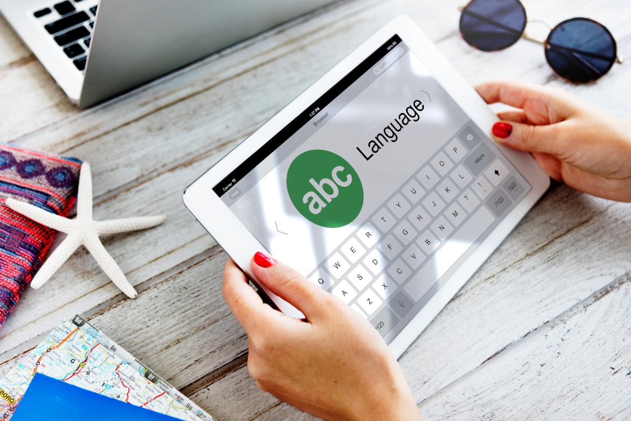Tablet mostrando app de idiomas